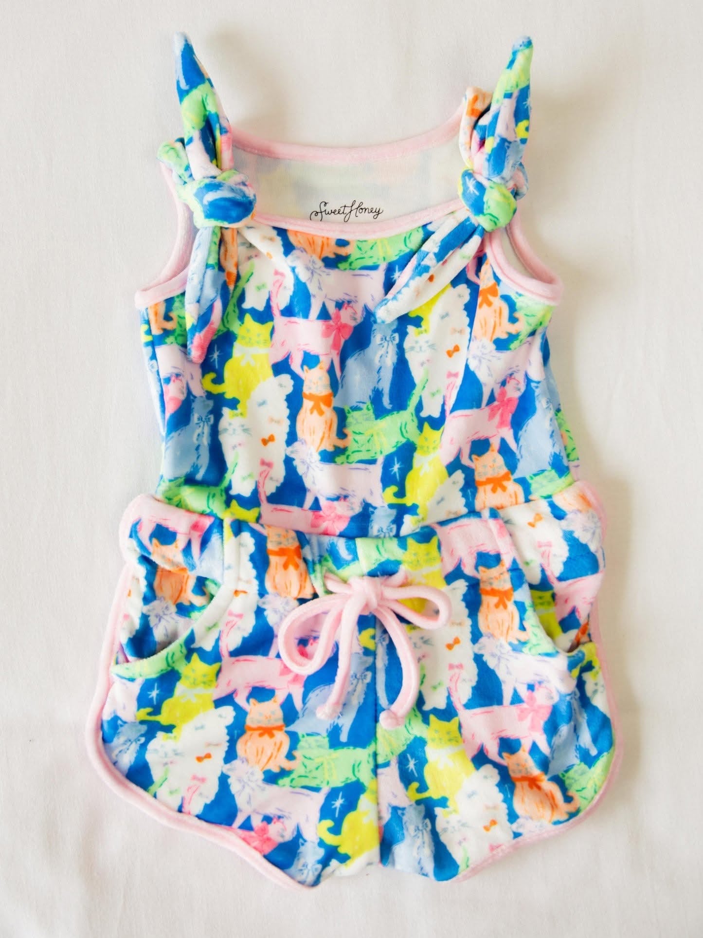 Preorder moq 5 Baby Girls Sleeveless Watercolor Cats Top Pockets Shorts Set