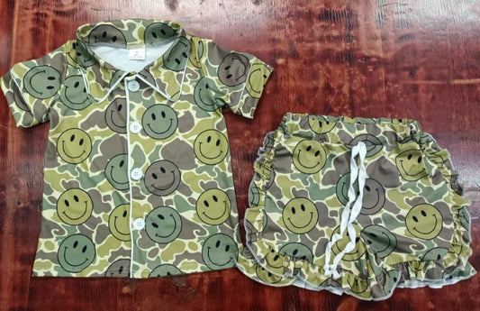 Preorder moq 5 Baby Girls Short Sleeves Green Camo Smiles Button Top Ruffle Short Pajamas Set