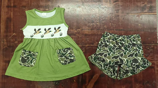 Preorder moq 5 Baby Girls Green Sleeveless Ducks Camo Pockets Tunic Ruffle Short Set