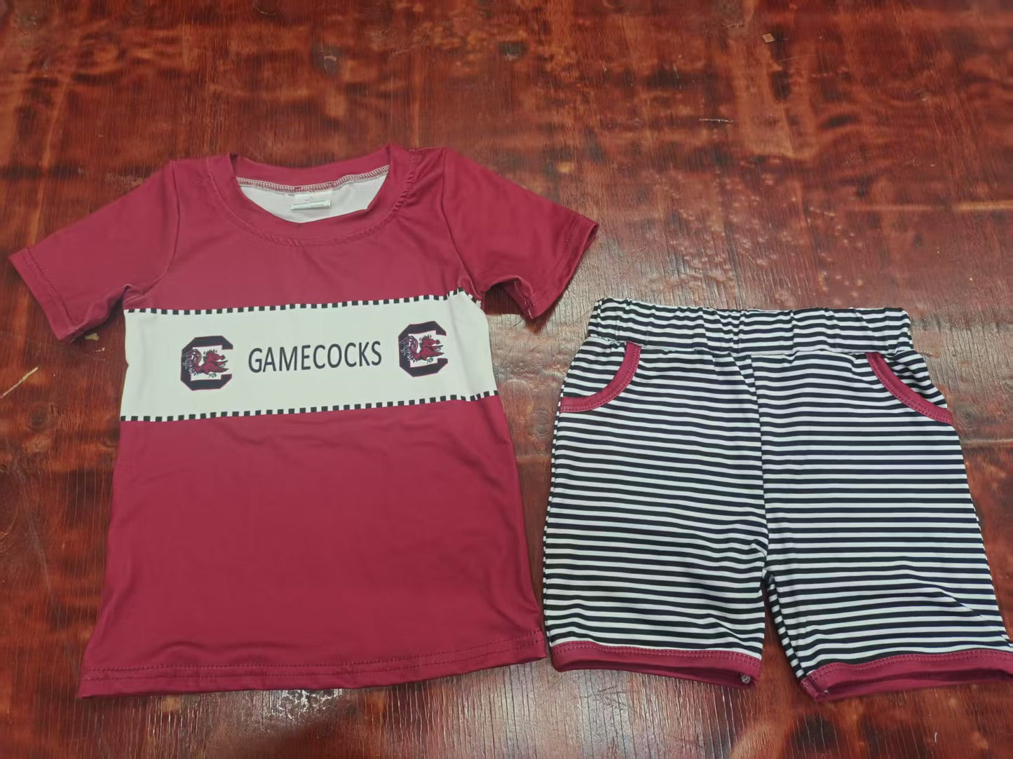 Preorder moq 5 Baby Boys Red Short Sleeves Gamecocks Top Stripe Pockets Short Set